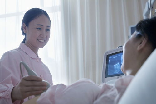 乳腺癌-丈夫陪妻子做乳腺检查，自己顺便查了一下，结果查出乳腺癌