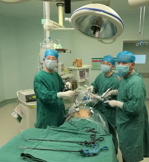 鼻咽癌-早上回吸性涕血以为是上火，耳鼻喉科医生用镜子一看发现了新生物