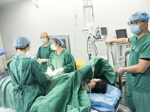 鼻咽癌-早上回吸性涕血以为是上火，耳鼻喉科医生用镜子一看发现了新生物