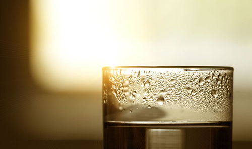 喝热水养生还是喝凉水健康？答案让你意外