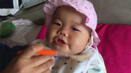 宝宝夜里哭闹怎么回事