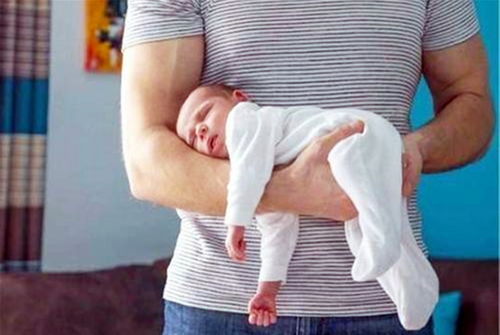 宝宝肠胀气哭闹，怎么安抚