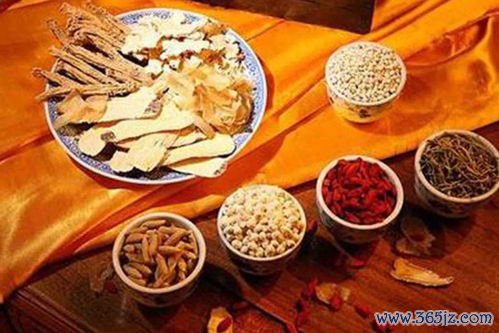 先煎矿物贝壳类，龙骨牡蛎石膏先煎半小时