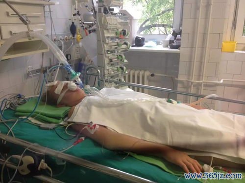 口有肉瓣摸起来软软的到底是不是处女膜痕