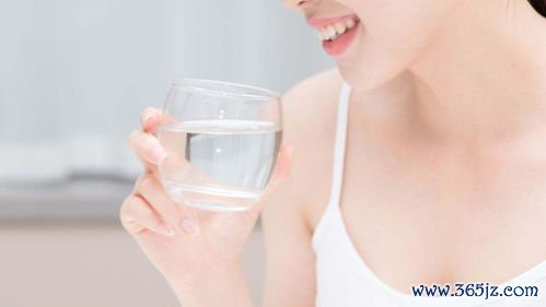 感冒：鼻塞流涕打喷嚏——多喝水，七天好