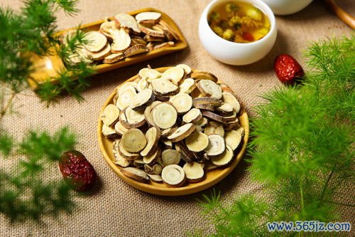 调和肠胃半夏泻，寒热错杂痞证消