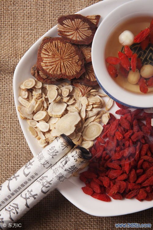 调和肠胃半夏泻，寒热错杂痞证消